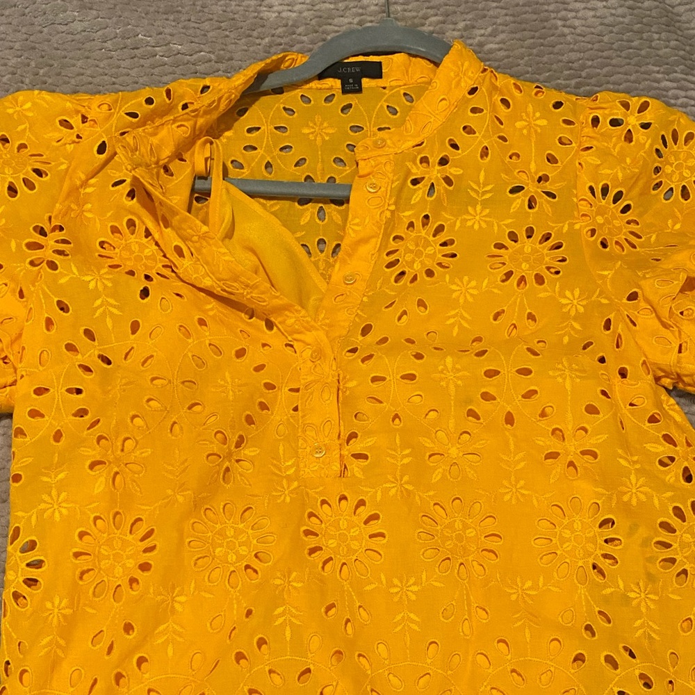 🥳🥳🎉HOST PICK!!!🥳Eyelet Puff-sleeve popover top with removable cami inside!! - Picture 9 of 11